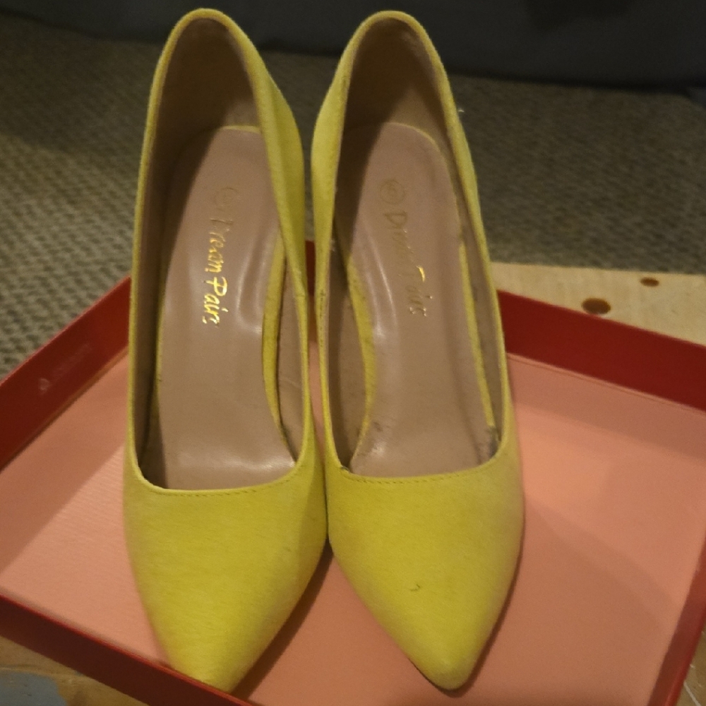 Dream Pairs Women's Bright Yellow Heels